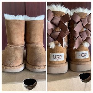 ⭐️SOLD⭐️ Ugg Classic Boot with Bows